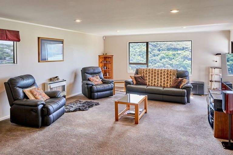 Photo of property in 50 Molyneux Close, Whitby, Porirua, 5024