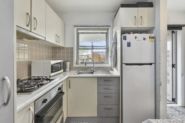 Photo of property in 2/33 Kenderdine Road, Papatoetoe, Auckland, 2025