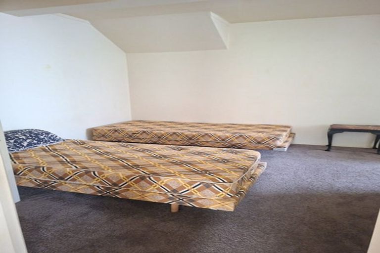 Photo of property in 280 Great South Road, Papakura, 2110