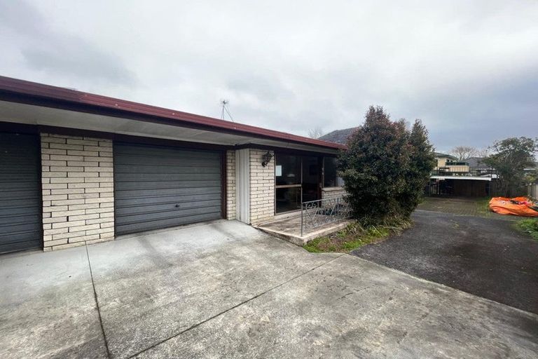 Photo of property in 2/56 Te Atatu Road, Te Atatu South, Auckland, 0610