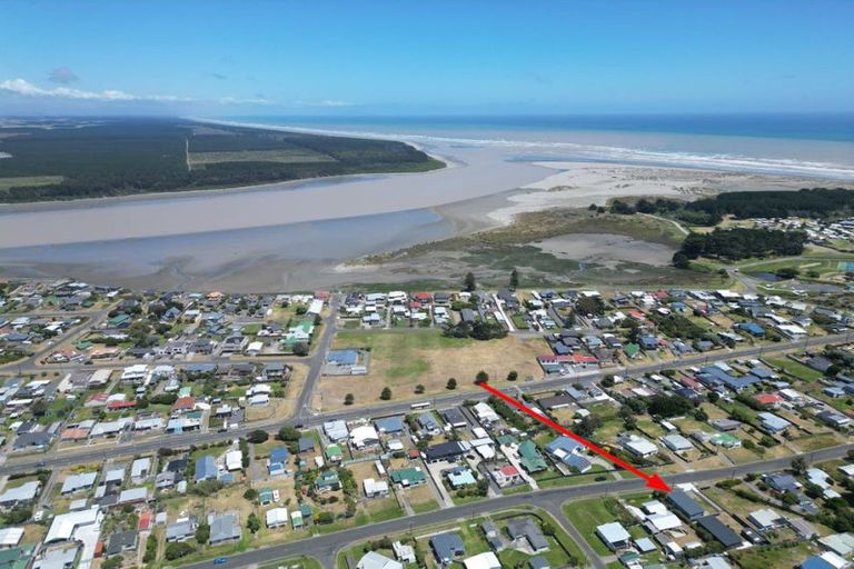 Photo of property in 29 Pratt Avenue, Foxton Beach, Foxton, 4815