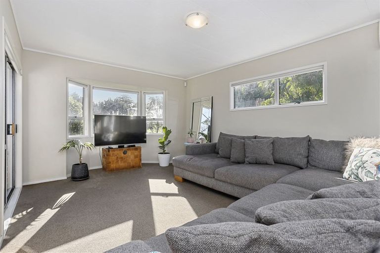 Photo of property in 13 Glenbury Place, Massey, Auckland, 0614