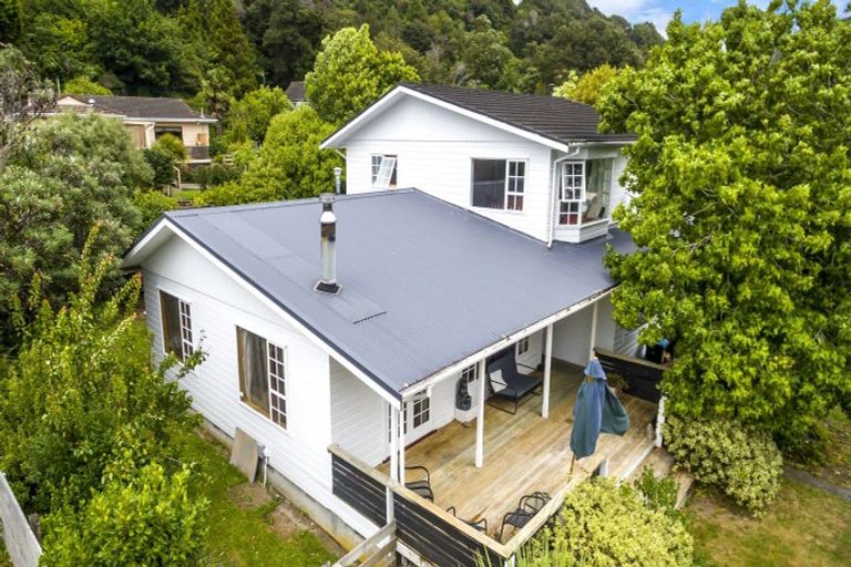 Photo of property in 19 Beryl Grove, Birchville, Upper Hutt, 5018