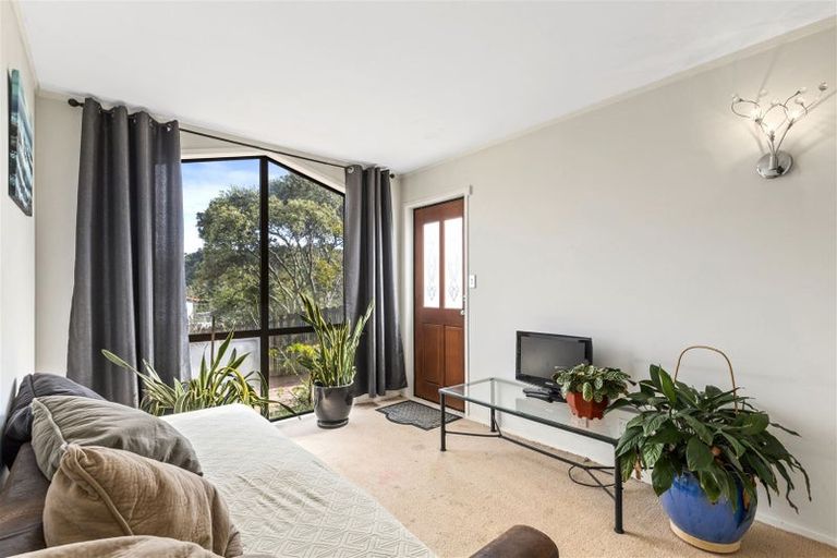 Photo of property in 27 Hale Crescent, Bayview, Auckland, 0629