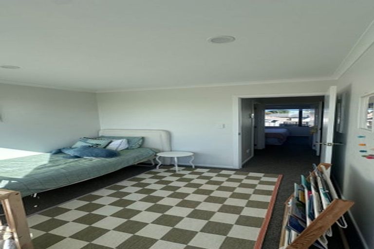 Photo of property in 8 Wharara Lane, Massey, Auckland, 0614