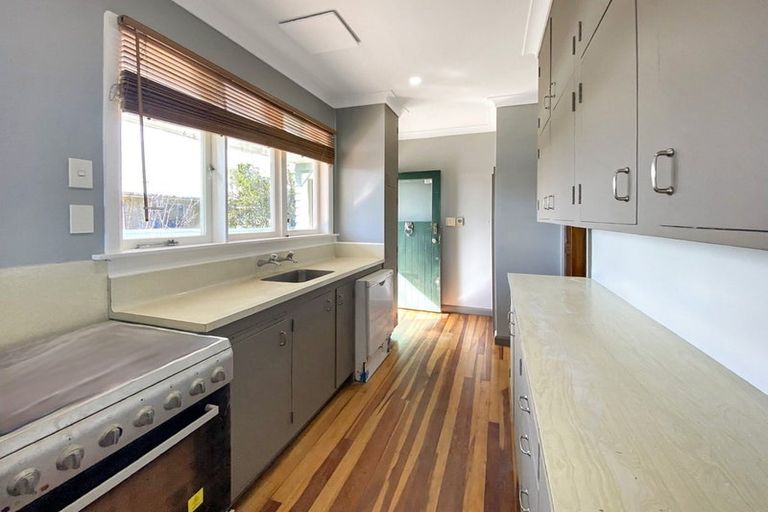 Photo of property in 16 Liverpool Street, Takaro, Palmerston North, 4412