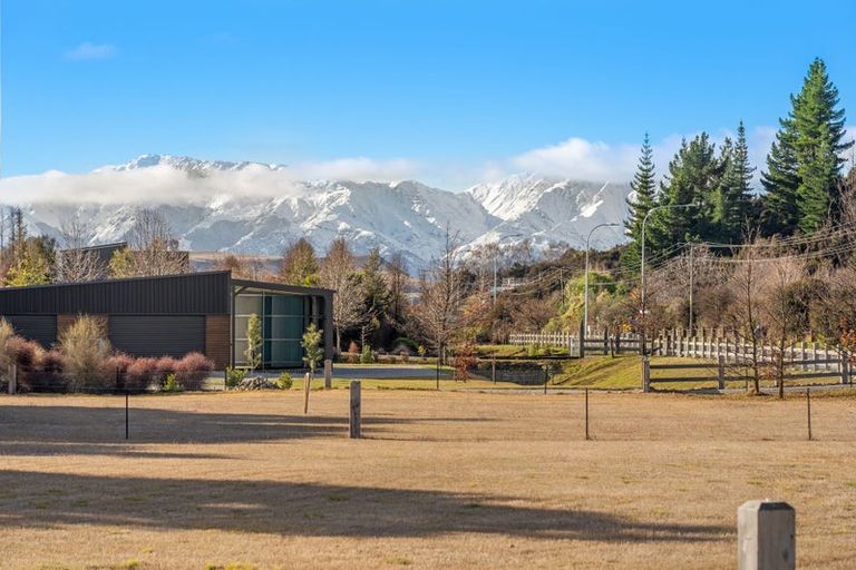 Photo of property in 4 Mount Linton Avenue, Wanaka, 9305