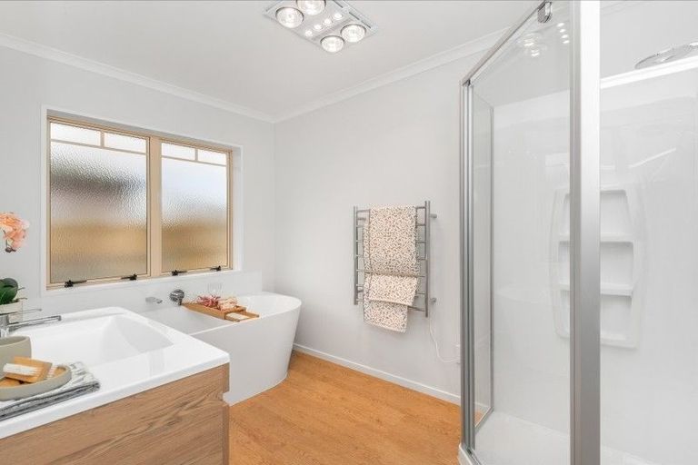 Photo of property in 18 Mews Place, Forest Lake, Hamilton, 3200