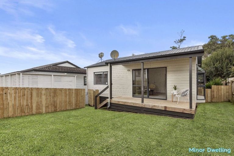 Photo of property in 8 Kupari Place, Totara Vale, Auckland, 0629