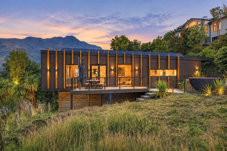 Photo of property in 5c Aspen Grove, Fernhill, Queenstown, 9300