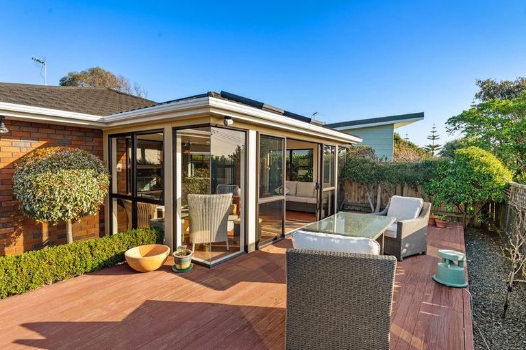 Photo of property in 6 Queens Road, Waikanae Beach, Waikanae, 5036