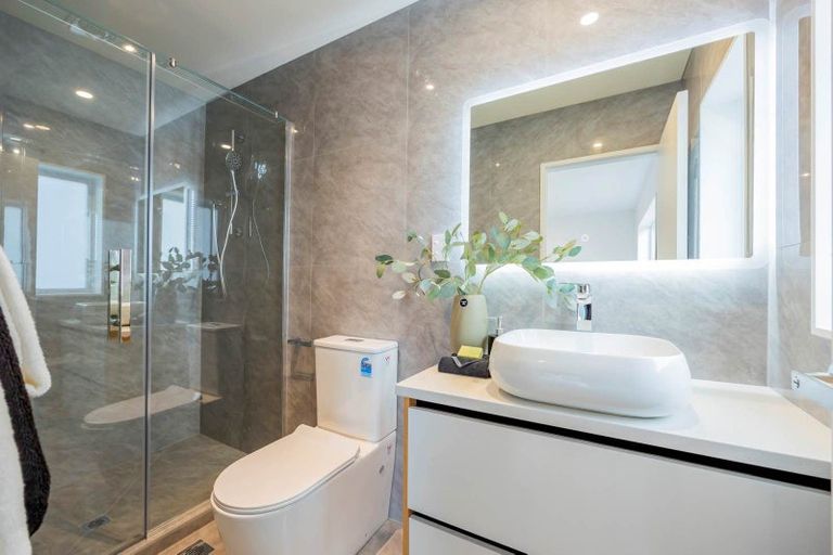 Photo of property in 7c Liston Street, Northcote, Auckland, 0627