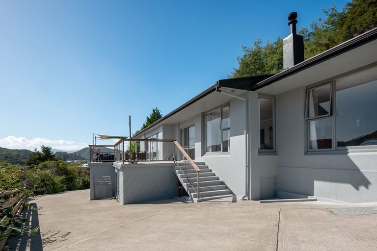 Photo of property in 25 Suffolk Street, Picton, 7220