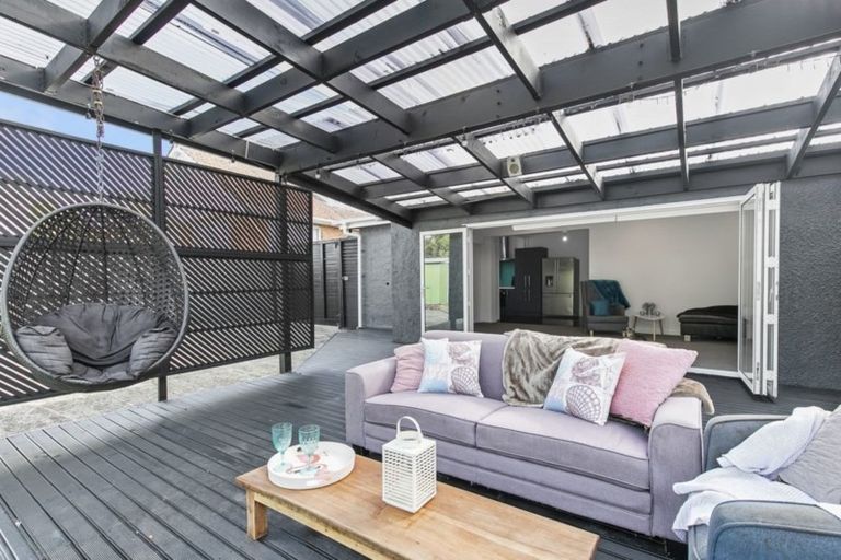 Photo of property in 142 Titirangi Road, New Lynn, Auckland, 0600