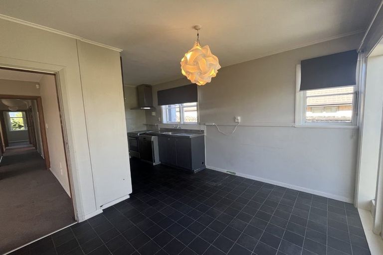 Photo of property in 6 Newall Avenue, Bryndwr, Christchurch, 8052