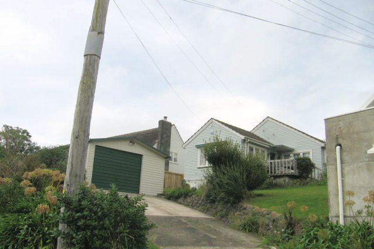 Photo of property in 3 Coates Street, Tawa, Wellington, 5028