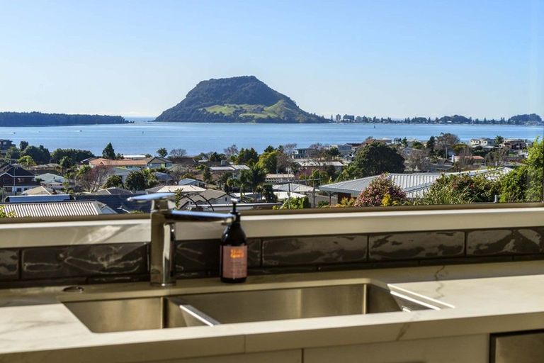 Photo of property in 18 Hinewa Road, Otumoetai, Tauranga, 3110