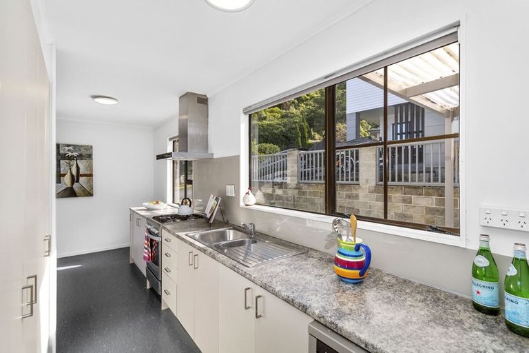 Photo of property in 12 Westwood Road, Tawa, Wellington, 5028