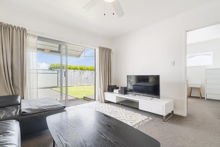 Photo of property in 1/10 Ron Keat Drive, Papakura, 2110