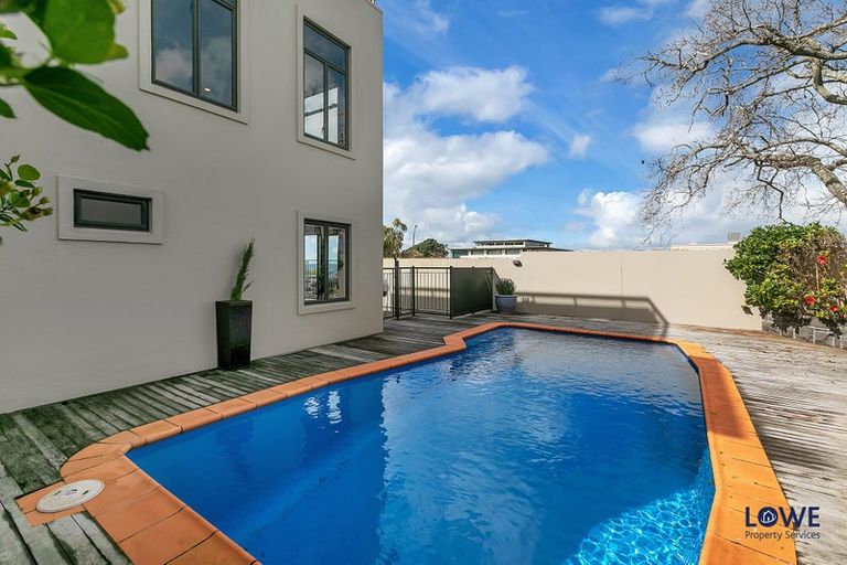 Photo of property in 1a Bournemouth Terrace, Murrays Bay, Auckland, 0630