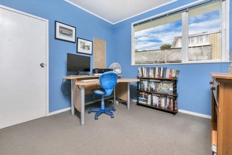 Photo of property in 1/16 Coronation Road, Glenfield, Auckland, 0627
