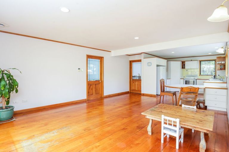 Photo of property in 2 Grovelands Way, Titirangi, Auckland, 0604