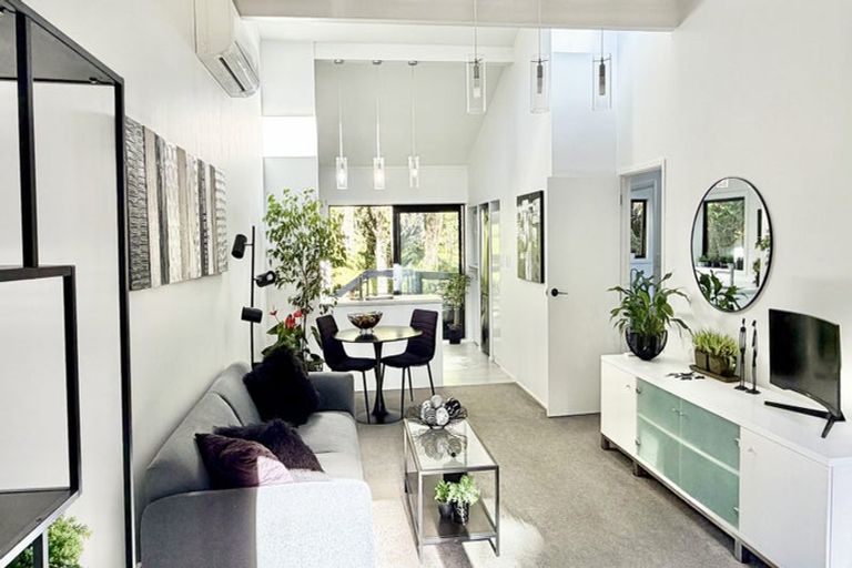 Photo of property in 1/9a Wyvern Place, Glenfield, Auckland, 0629