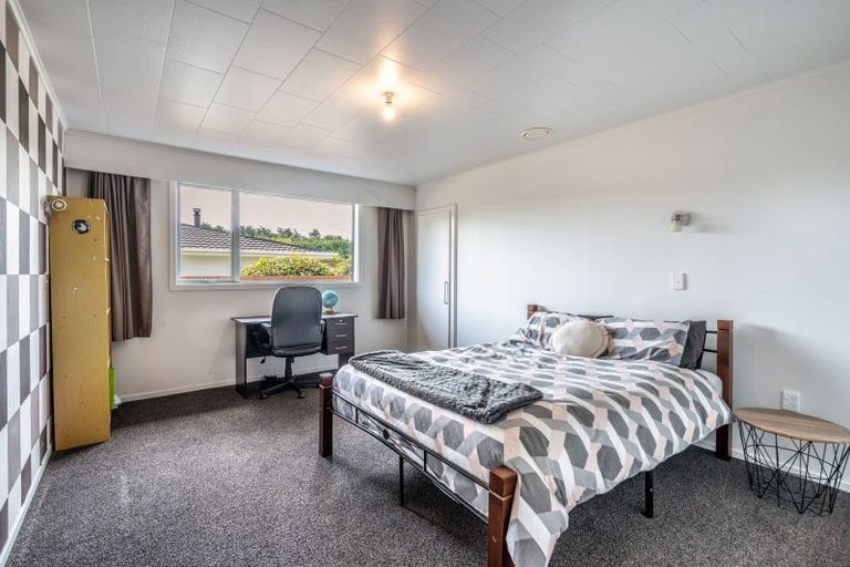 Photo of property in 82 Dalwharn Street, Wallacetown, 9816