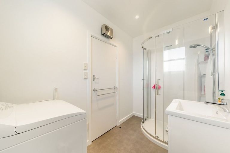 Photo of property in 2/110 Muritai Road, Eastbourne, Lower Hutt, 5013