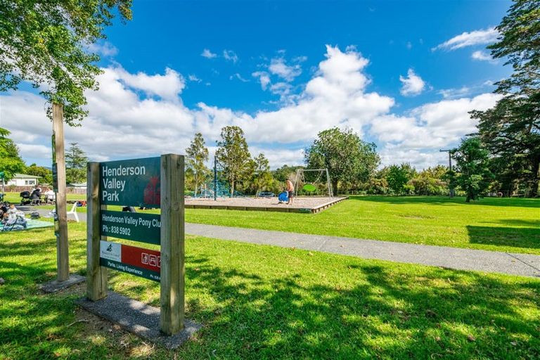 Photo of property in 2/176 Henderson Valley Road, Henderson, Auckland, 0612