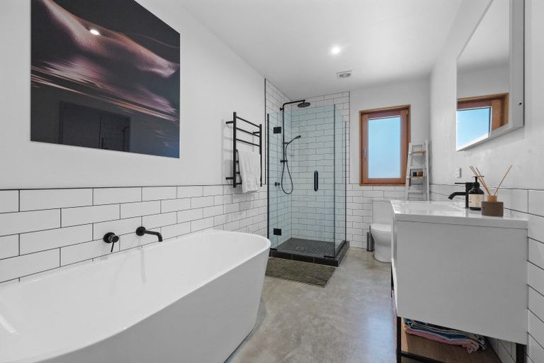 Photo of property in 42 Tui Drive, Mount Creighton, Queenstown, 9371