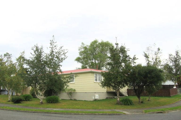 Photo of property in 36 Aniseed Grove, Timberlea, Upper Hutt, 5018