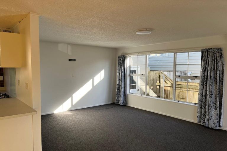 Photo of property in 1 Kerr Grove, Johnsonville, Wellington, 6037