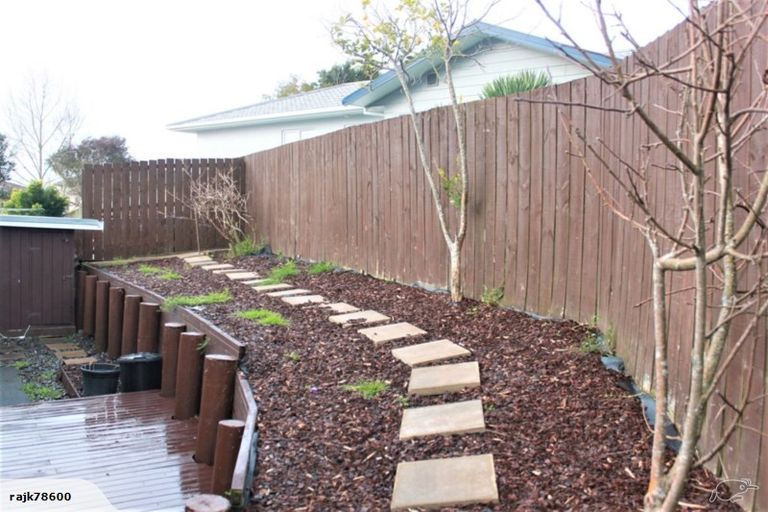 Photo of property in 1/49 Sungrove Rise, Sunnyvale, Auckland, 0612