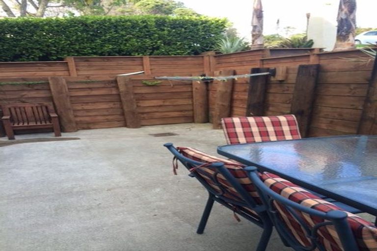 Photo of property in 8 Nor'east Drive, Northcross, Auckland, 0632