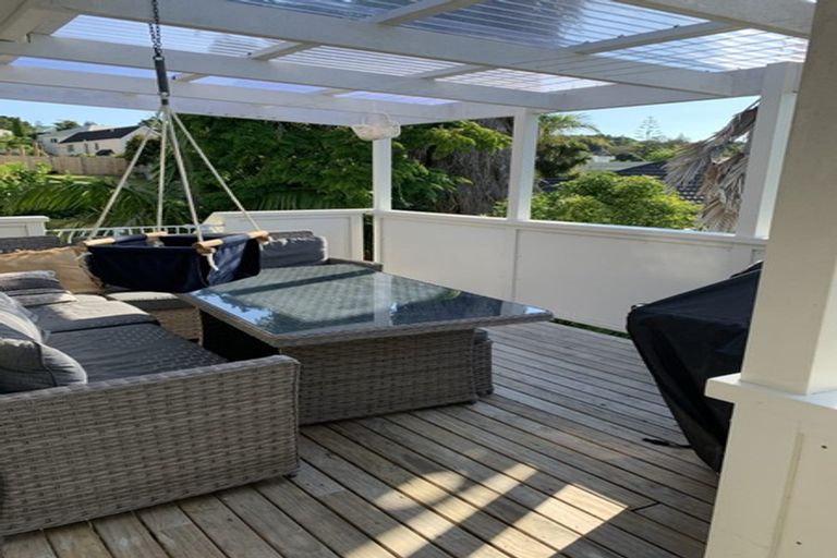 Photo of property in 2/14 Finchley Road, Torbay, Auckland, 0630