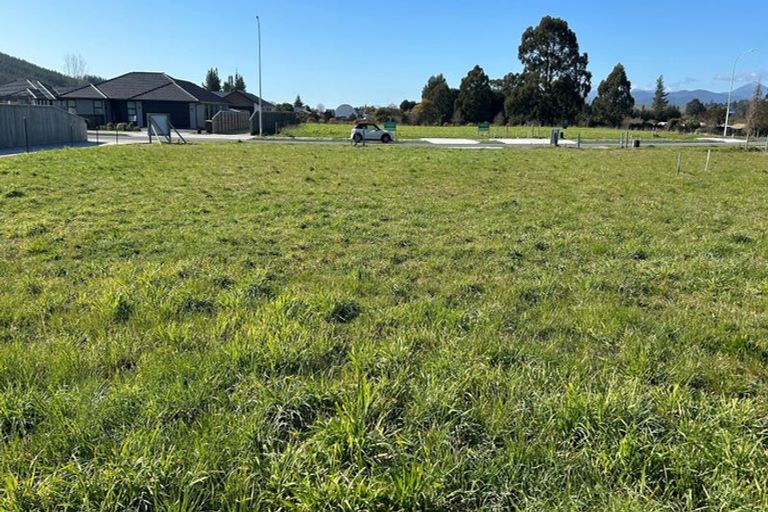 Photo of property in 50 George Fyfe Way, Wakefield, 7025