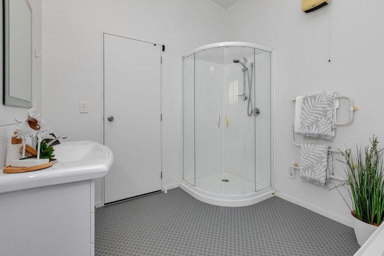 Photo of property in 152d One Tree Point Road, One Tree Point, 0118