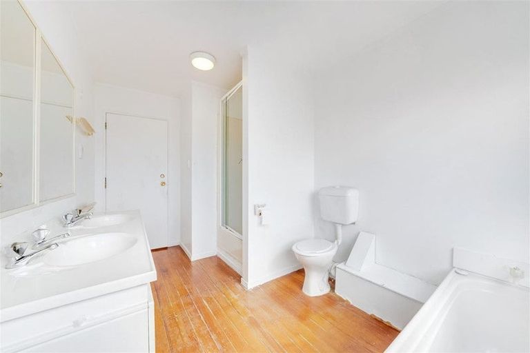 Photo of property in 2/50 Blanes Road, Weymouth, Auckland, 2103