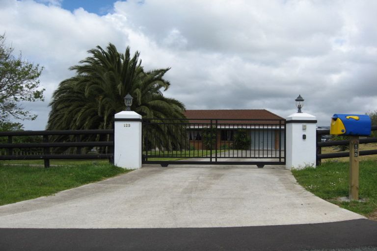 Photo of property in 125 Hanham Road, Kumeu, 0891