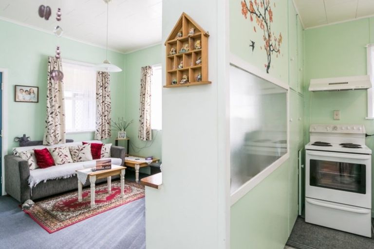 Photo of property in 17 Chaucer Road, Hospital Hill, Napier, 4110