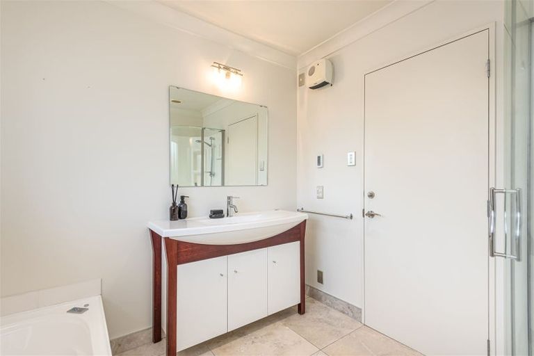 Photo of property in 371a Ilam Road, Bryndwr, Christchurch, 8053