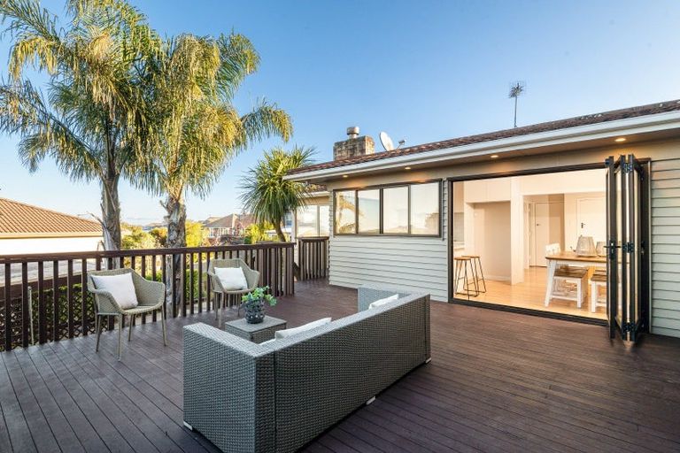 Photo of property in 43 Forrest Hill Road, Milford, Auckland, 0620