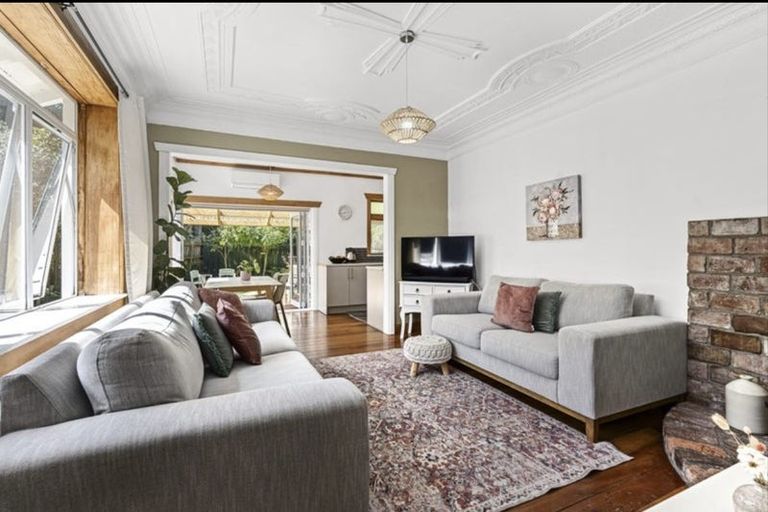 Photo of property in 15a Sycamore Grove, Lower Vogeltown, New Plymouth, 4310