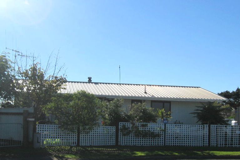 Photo of property in 6 Hewson Crescent, Otaki Beach, Otaki, 5512