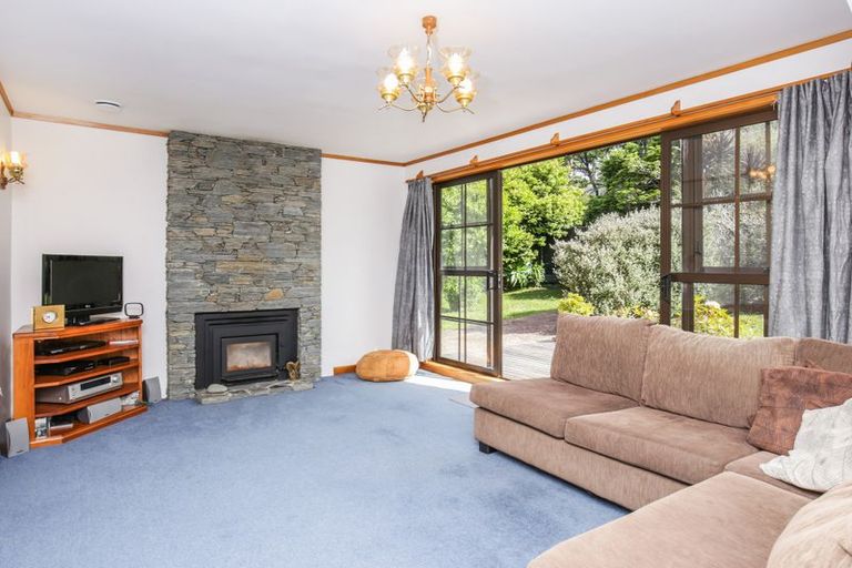 Photo of property in 2 Grovelands Way, Titirangi, Auckland, 0604