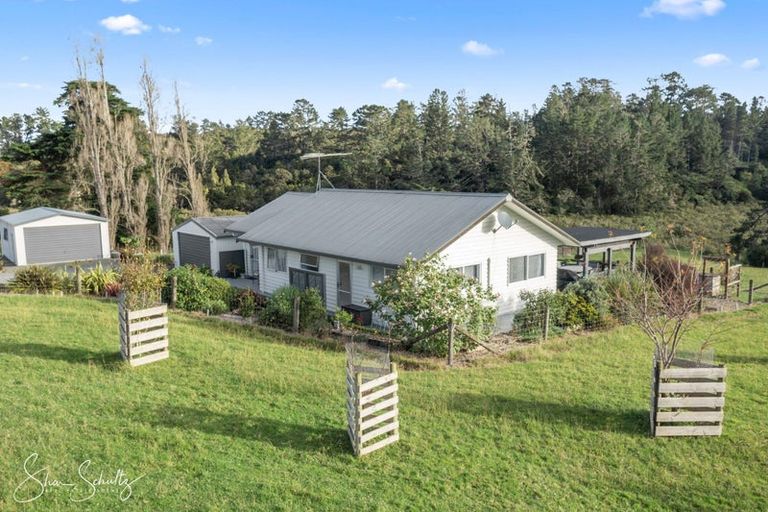 Photo of property in 86 Matakohe Wharf Road, Matakohe, 0593