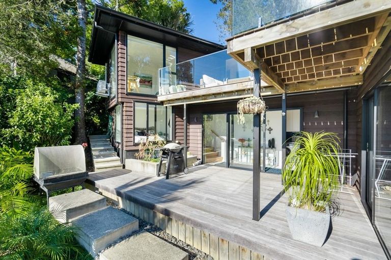 Photo of property in 52 Tanekaha Road, Titirangi, Auckland, 0604