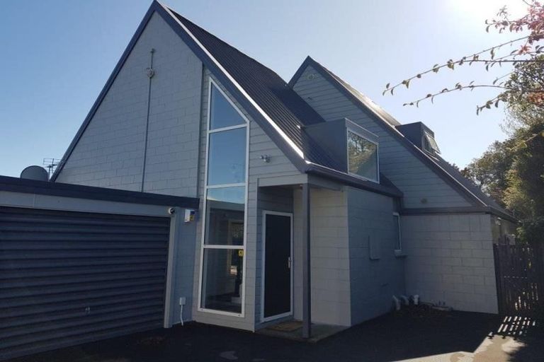 Photo of property in 98a Memorial Avenue, Ilam, Christchurch, 8053