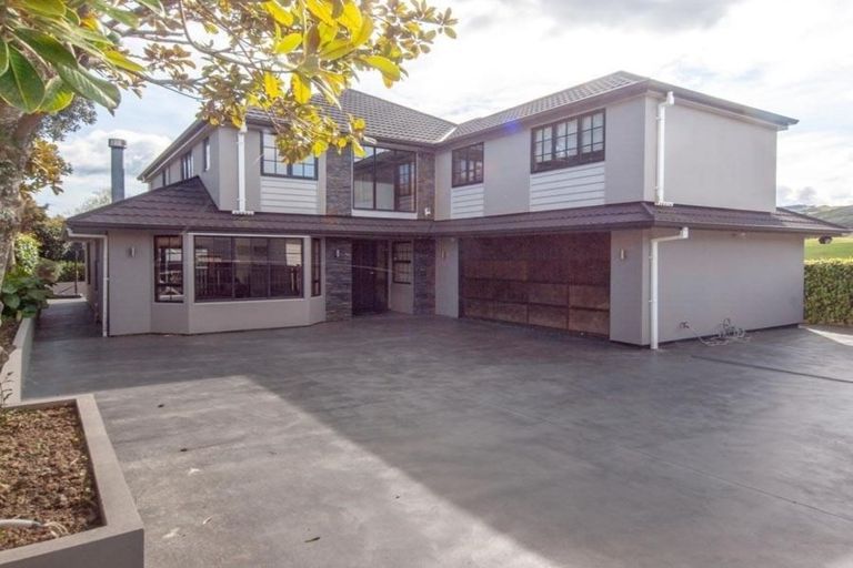 Photo of property in 12 Halswater Drive, Churton Park, Wellington, 6037